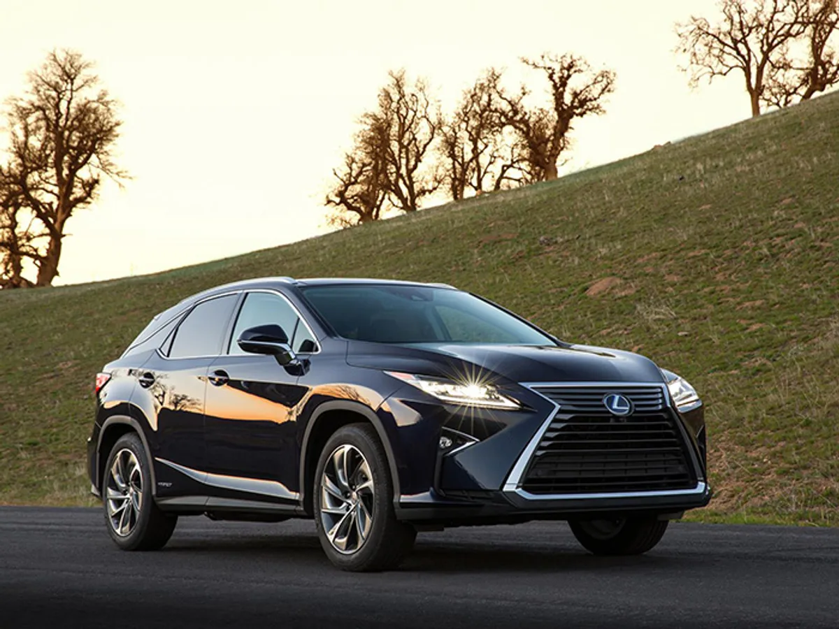 Lexus назвал российские цены на новый RX