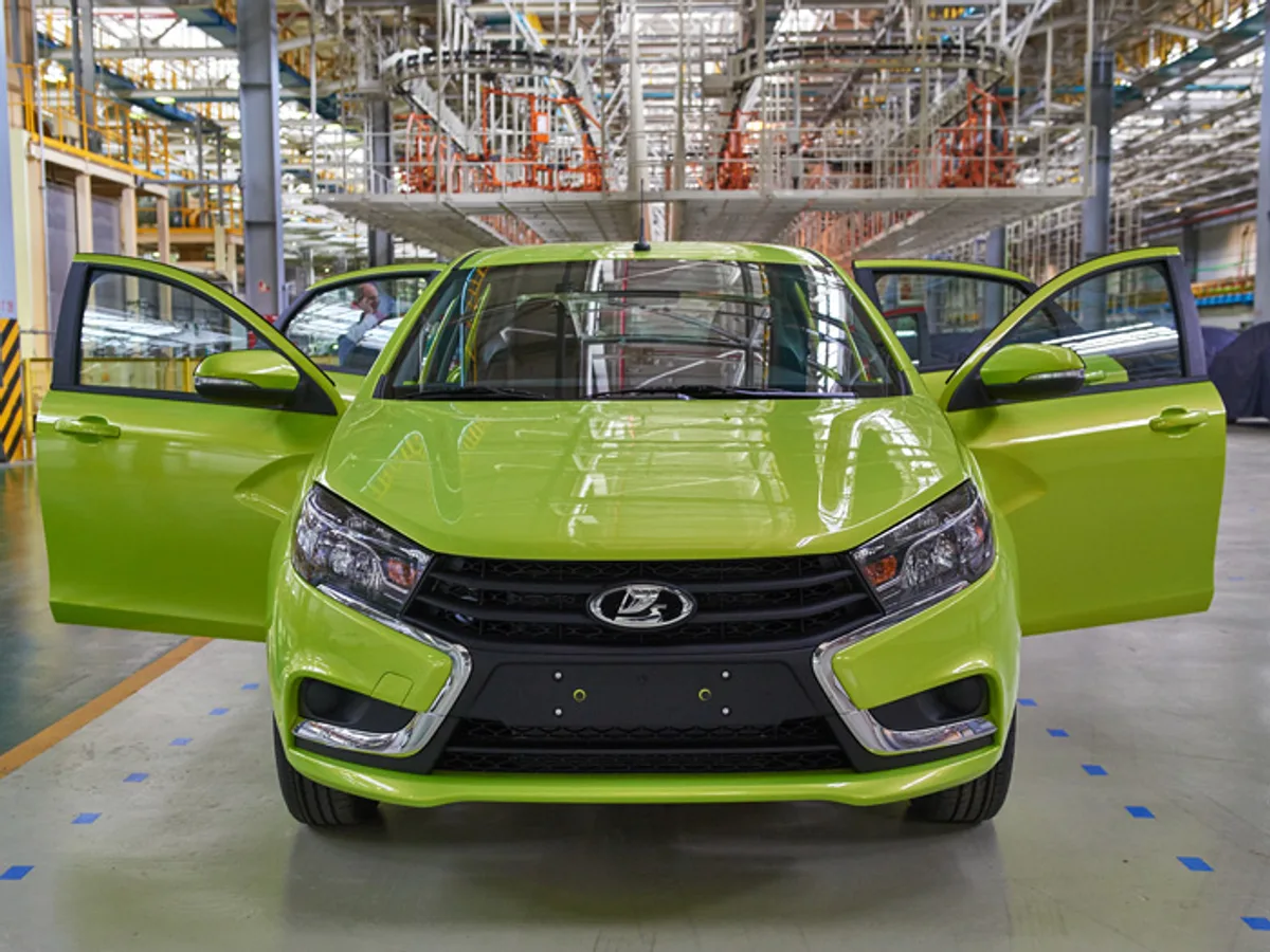 Базовая версия Lada Vesta поступит в продажу в 2016 году