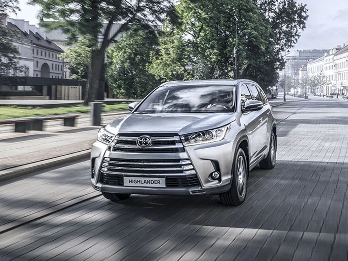 Toyota озвучила российские цены на новый Highlander