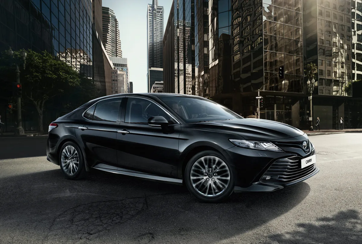 Стали известны подробности российских версий новой Toyota Camry