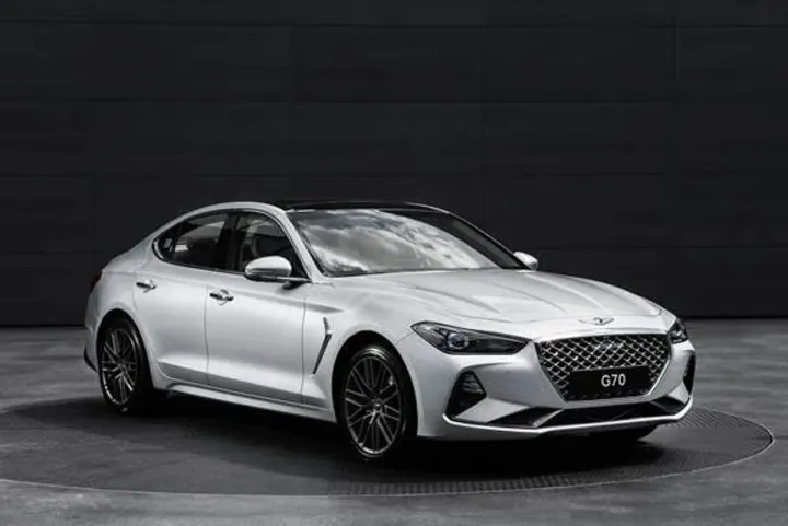 Hyundai анонсировал продажи в России Genesis G70
