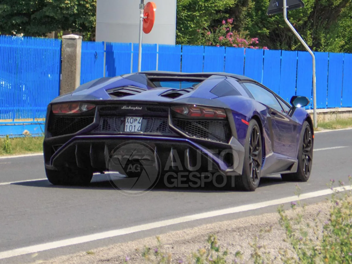 Lamborghini-Aventador-SV-0227072015.jpg Родстер Lamborghini Avendator SV лишился камуфляжа