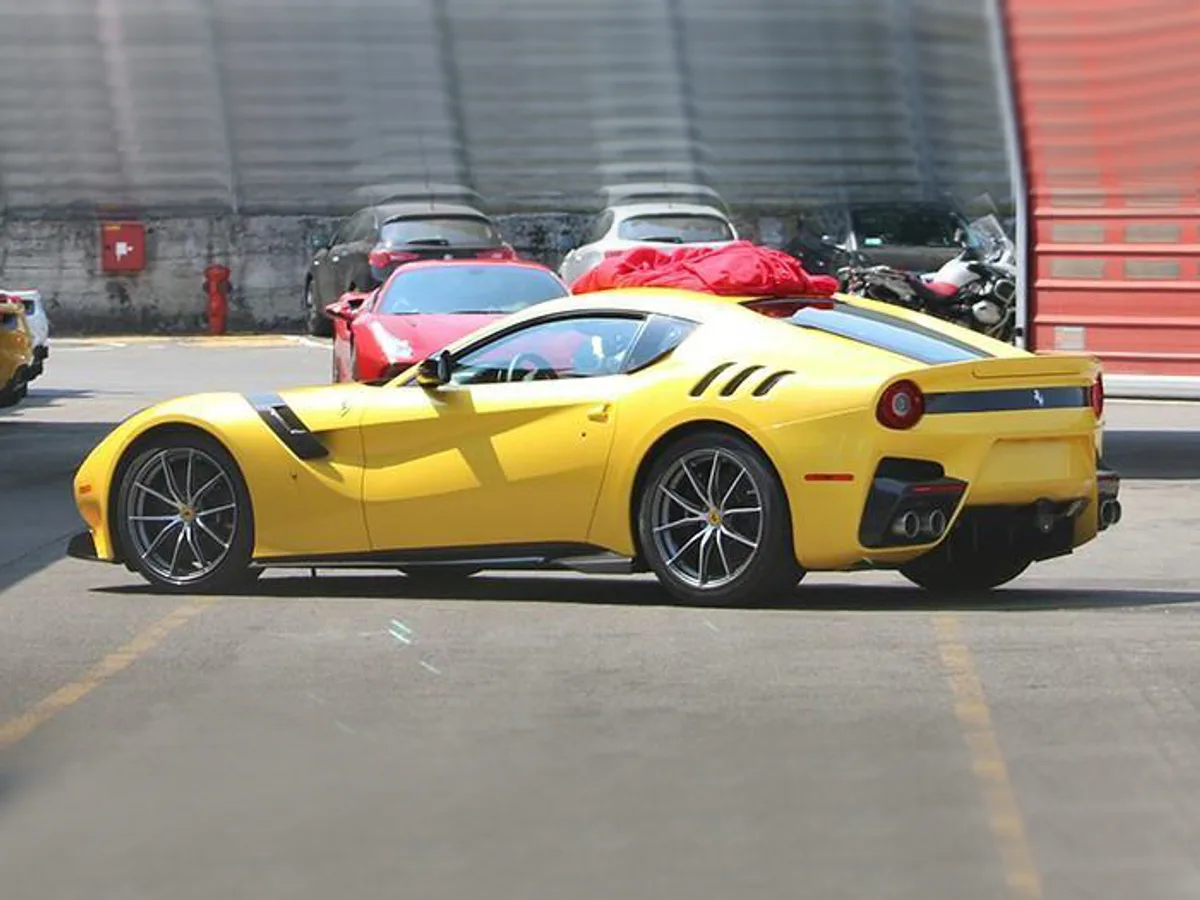 Ferrari F12 Berlinetta Speciale: первые фото без камуфляжа