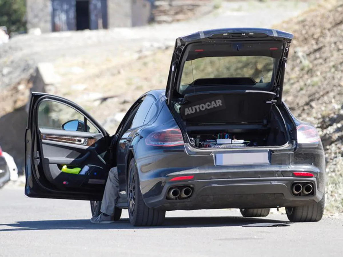 Porsche-Panamera0105082015.jpg Рассекречен интерьер новой Porsche Panamera