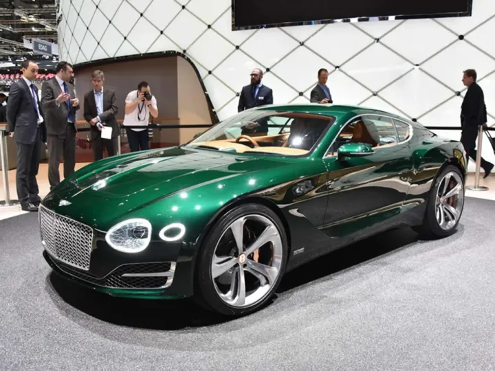 В Bentley не отказались от создания конкурента Ferrari