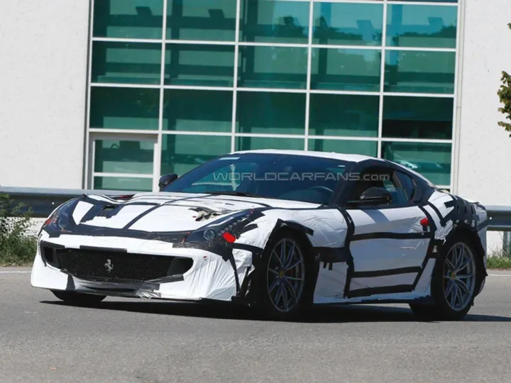 Новый Ferrari F12 GTO засекли в Маранелло