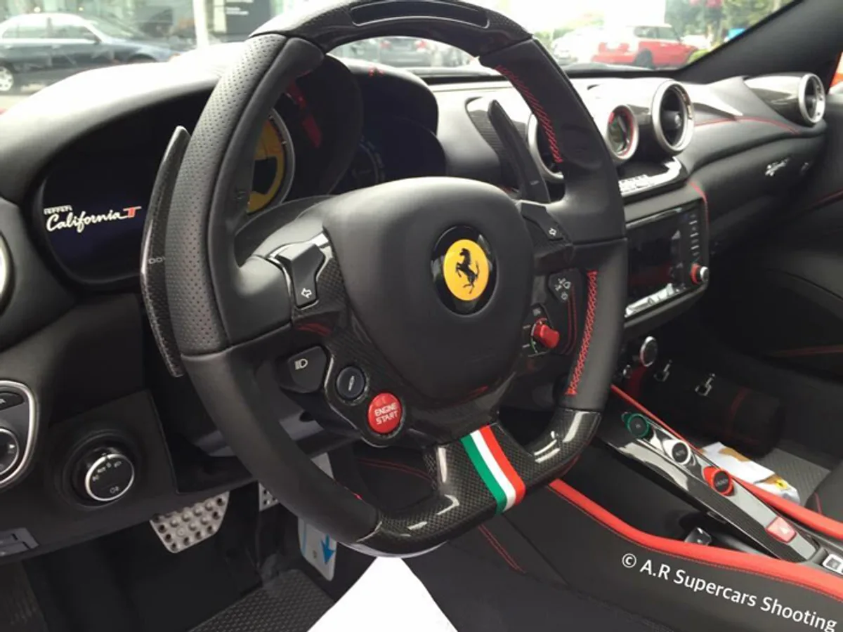 Ferrari-California-T-Vettel-Edition-0224082015.jpg Ferrari сделала уникальный суперкар для Феттеля