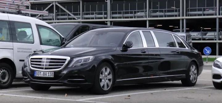 Новый Mercedes-Maybach S600 Pullman замечен в Германии