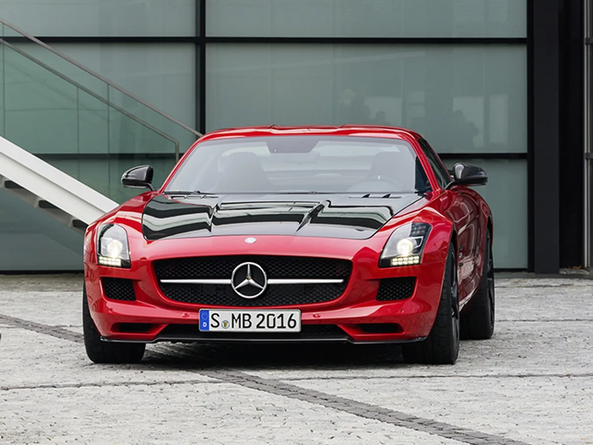 Mercedes отправляет на покой суперкар SLS AMG