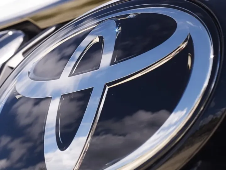 От 1,7 млн рублей. В РФ возобновили продажи кроссоверов Toyota Raize