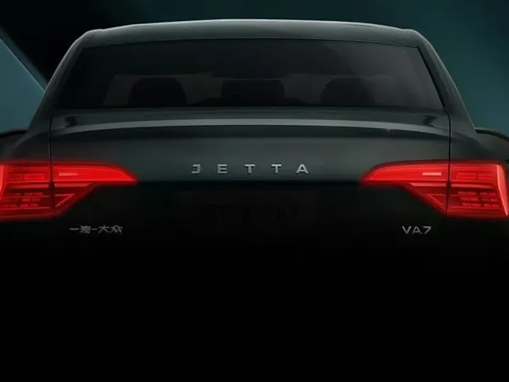 Прошел показ Jetta VA7, который может появиться в РФ. Седан сняли на фото