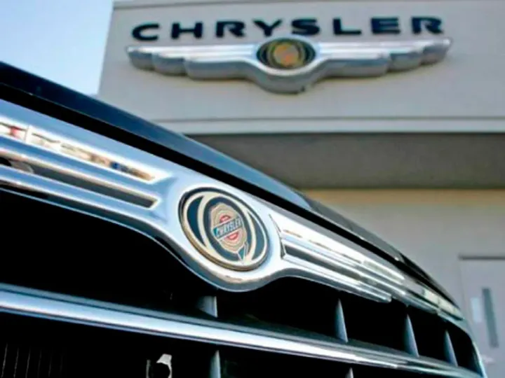 Редкий Chrysler 300 1962 года с алюминиевым капотом сняли на фото