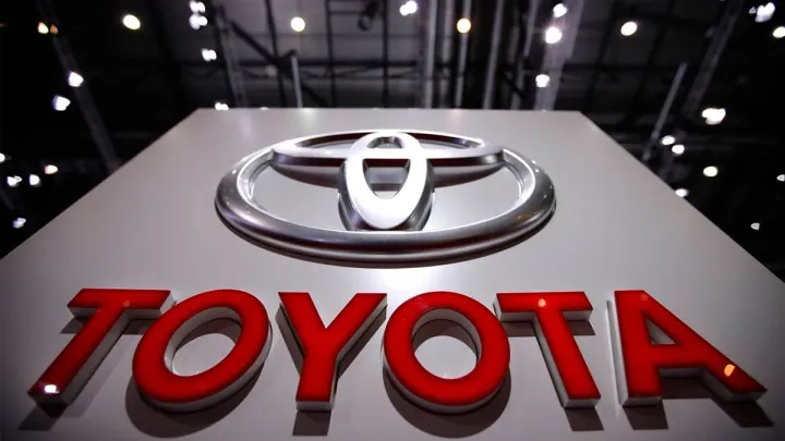 «РГ»: Toyota все еще продается в России официально