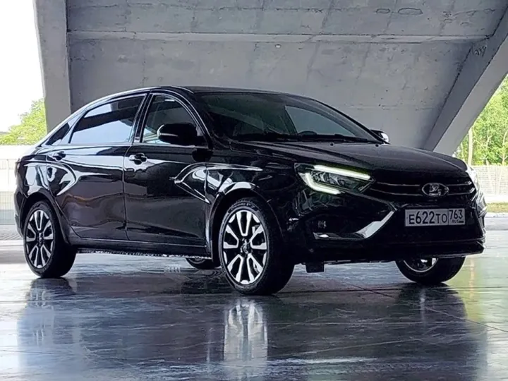 Самарский губернатор оценил новую Lada Aura