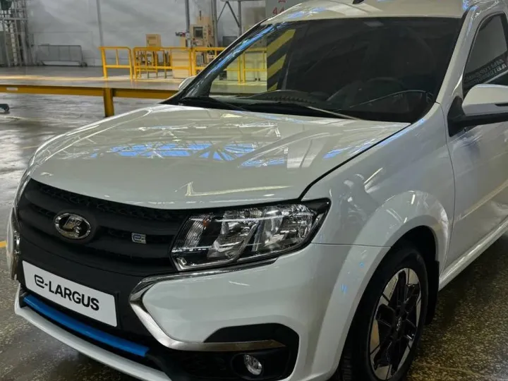 Шапарин: АвтоВАЗ планирует продавать Lada e-Largus по цене Tesla
