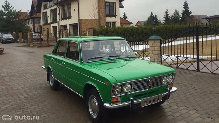 В Москве выставили на продажу новый ВАЗ-2106. Авто сняли на фото