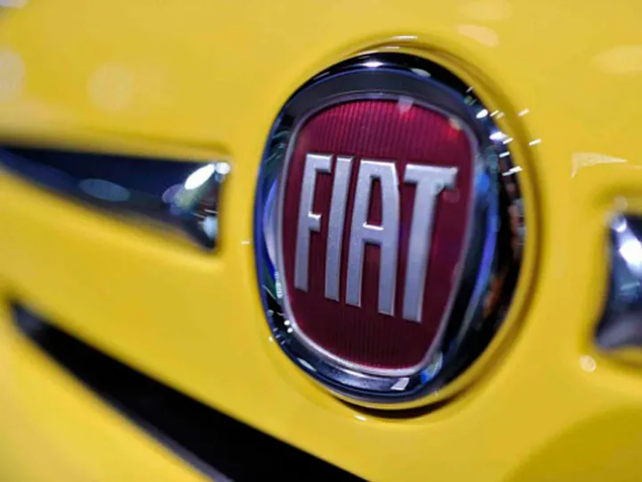 В РФ начались продажи нового Fiat 500e: за эту кроху просят безумные деньги