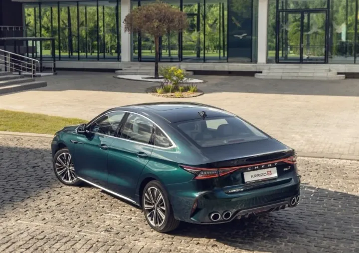 В РФ начались продажи новой версии седана Chery Arrizo 8 за 2,75 млн рублей