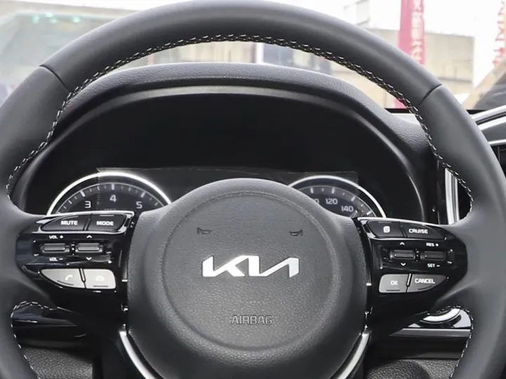В РФ состоялся неофициальный старт продаж Kia KX1 по цене от 1,95 млн рублей