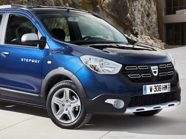 В РФ стартовали продажи минивэна Renault Lodgy — конкурента Lada Largus