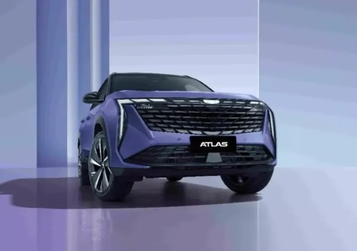 В РФ стартовали продажи полноприводного кроссовера Geely Atlas