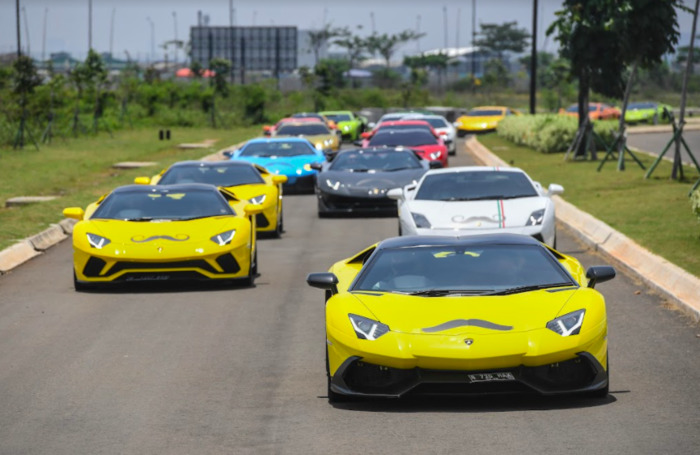 Lamborghini устроила самый масштабный заезд суперкаров
