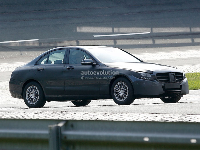 Новый Mercedes C-класса: почти без камуфляжа