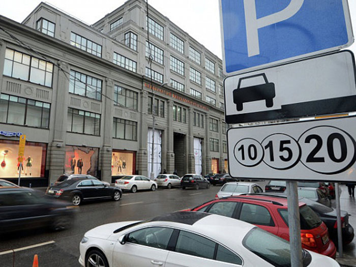 В центре Москвы запретят парковаться на дороге