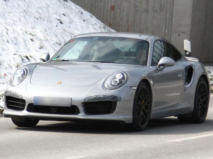 Porsche 911 Turbo «попался» без камуфляжа