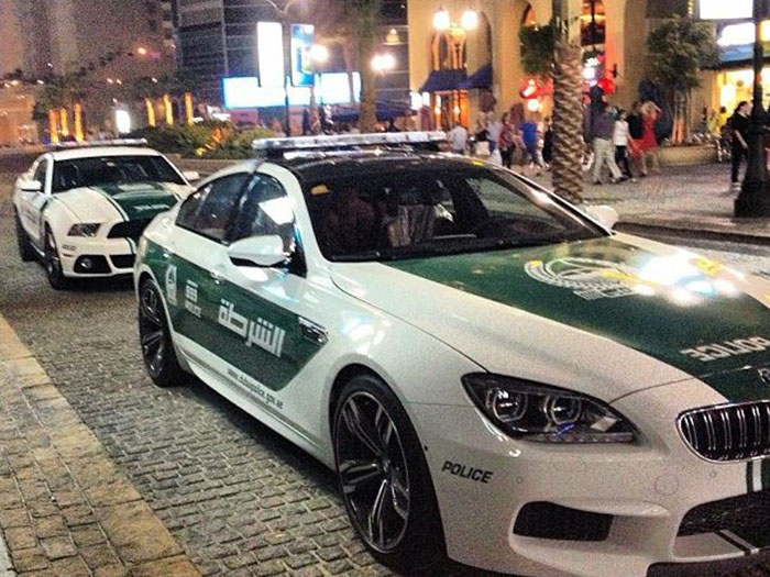 Полиция Дубаи расширила парк суперкаров