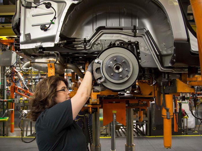 General Motors инвестирует 5,4 млрд долларов в заводы в США