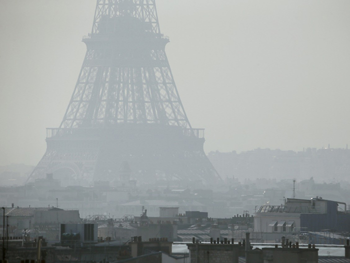 Париж запретит въезд в город старых автомобилей с июля
