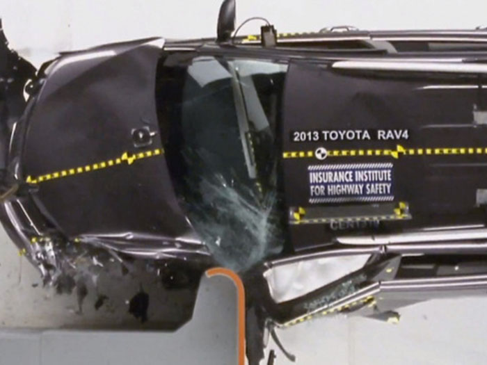 Toyota RAV4 провалила краш-тесты в США