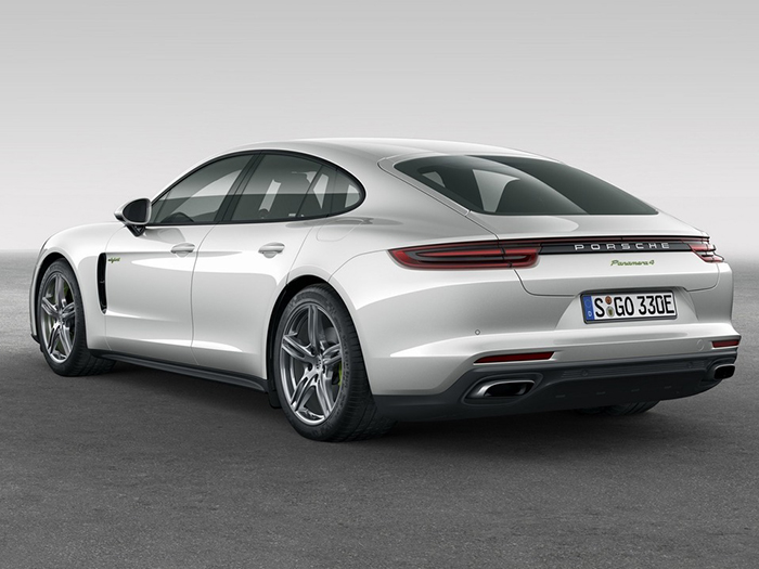 Новое поколение Porsche Panamera появится у российских дилеров 5 ноября