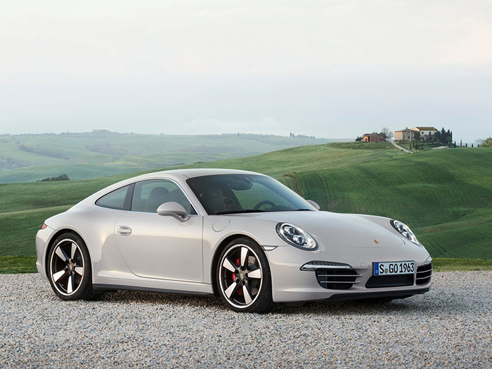 Porsche отметил юбилей новым 911-м