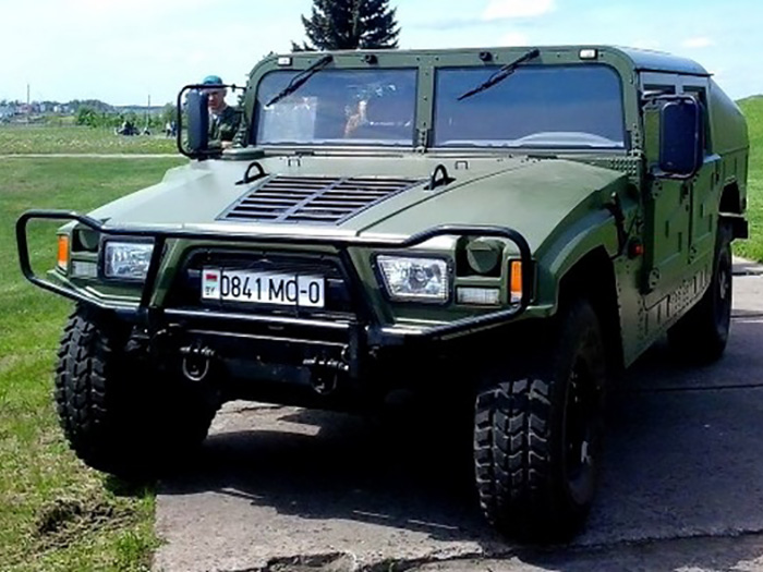 В России начнут продавать китайскую копию Hummer H1