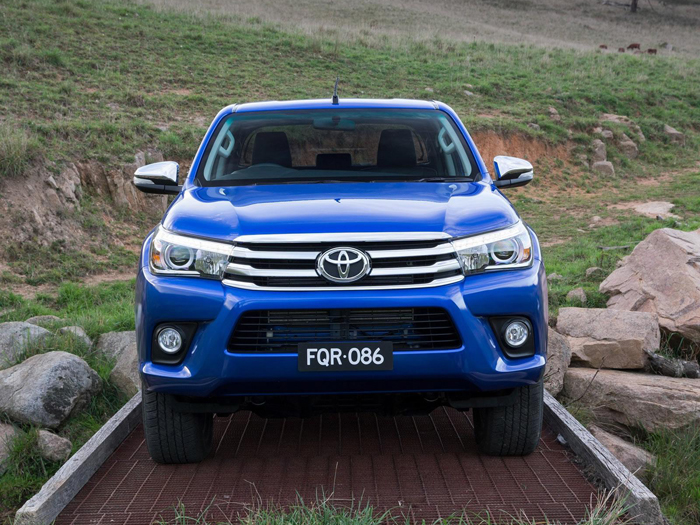 В России начались продажи обновленного Toyota Hilux