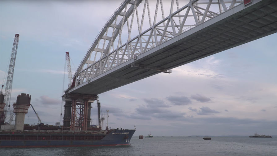 До конца 2017 года Крым и Тамань соединит автомобильная часть крымского моста
