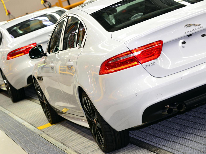 Jaguar приступил к производству седана XE