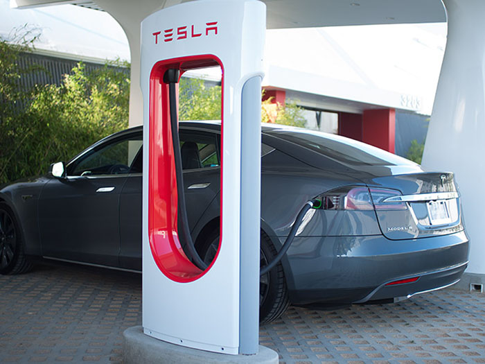 Инновационная «заправка» Tesla откроется в этом году