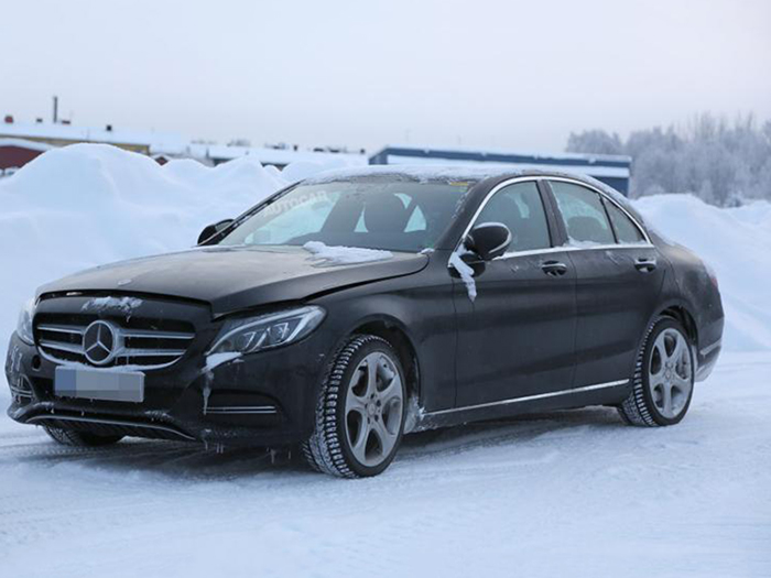 Mercedes C-класса получит электронную переднюю панель