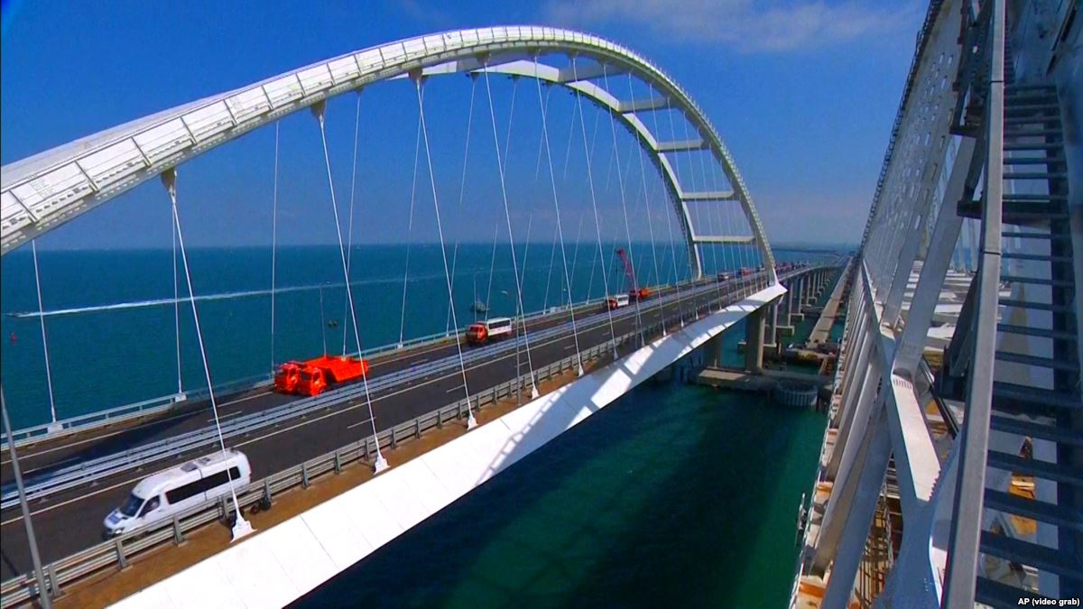 Крымский мост открыли для движения пассажирского и легкового транспорта