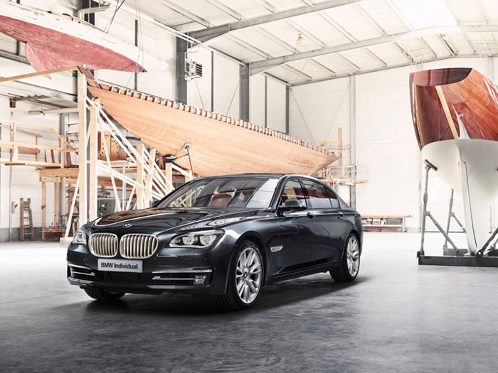 «Семерка» BMW получит двухлитровый двигатель