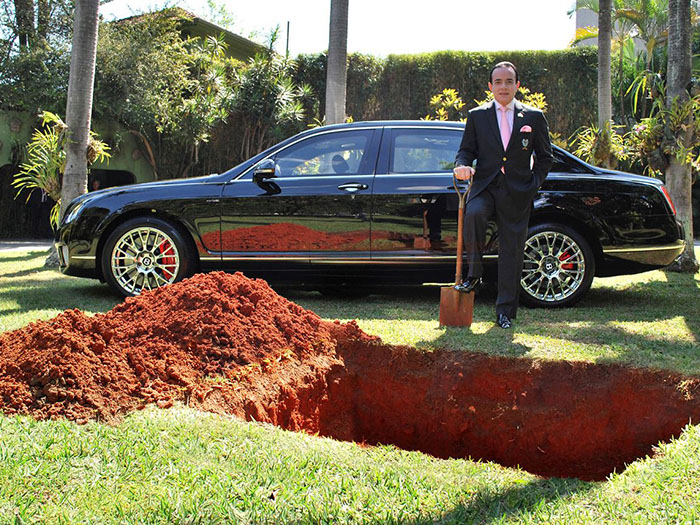 Бразилец решил унести свой Bentley в загробный мир