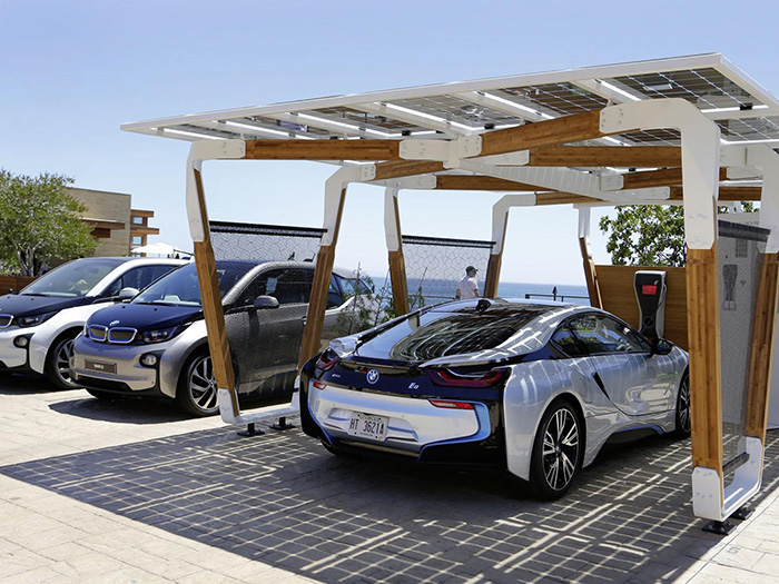 BMW зарядит электромобиль от солнца