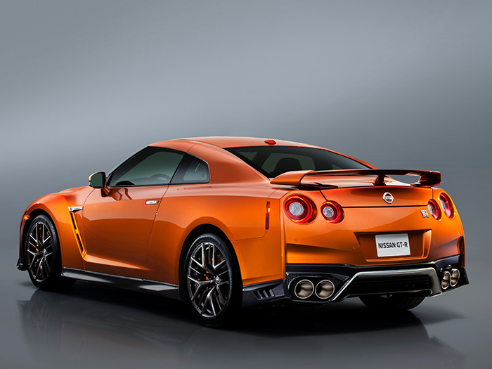 Nissan представил обновленный GT-R