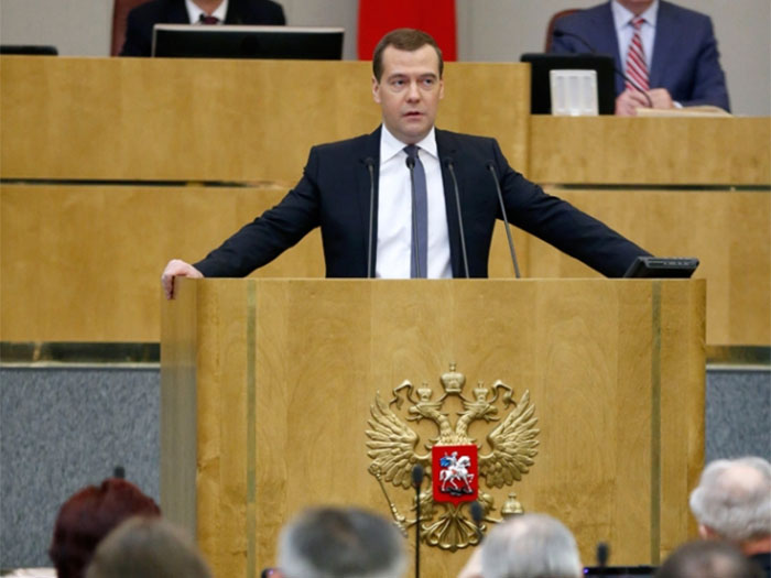 Медведев готов отменить "сухой закон" для водителей