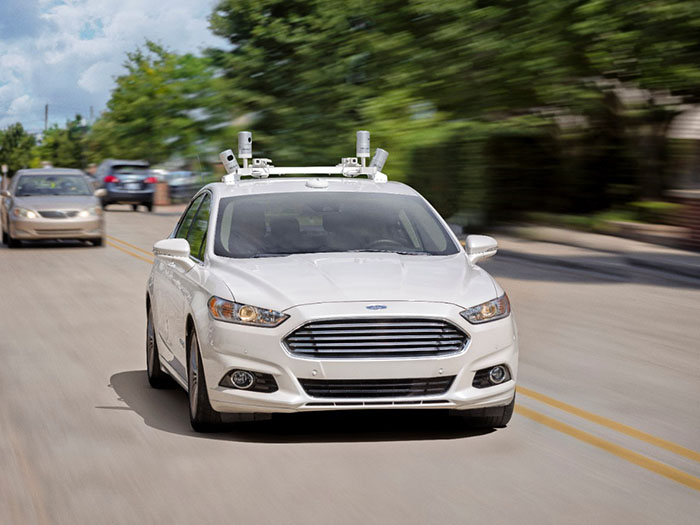 Ford к 2021 году представит автономный автомобиль без руля и педалей