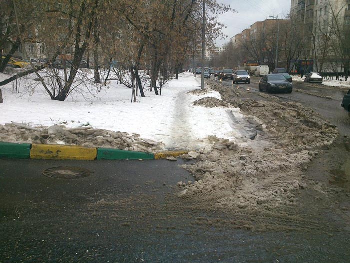 Москва: асфальт сошел вместе со снегом