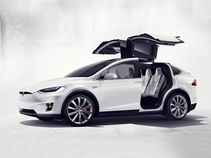 Tesla официально представила кроссовер Model X